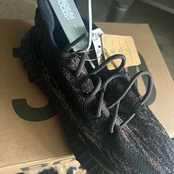 Yeezy‘s - Picture 7 of 9